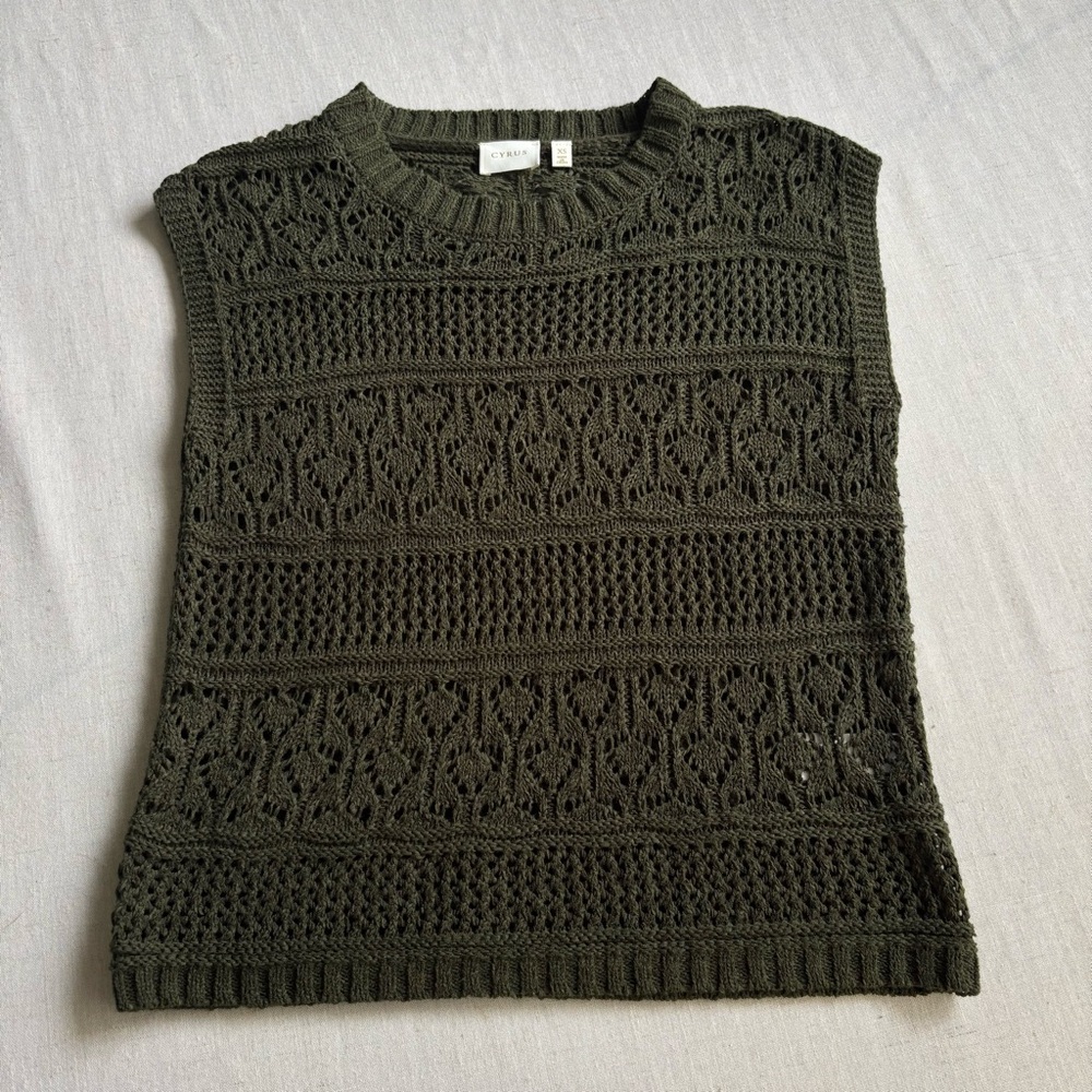 Cyrus Olive Knit Vest XS Women’s Sleeveless Textured Sweater Top